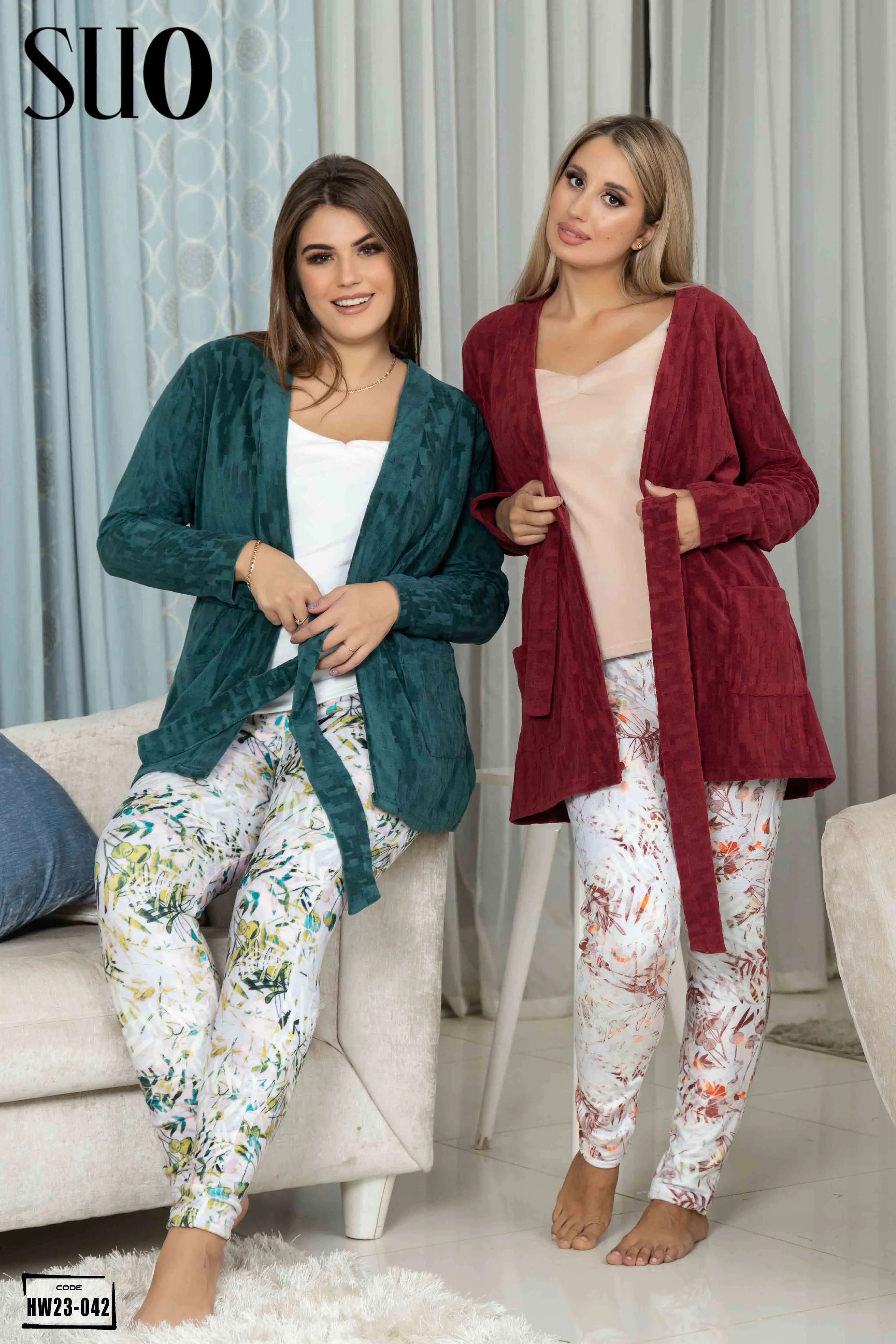 A 3 Pieces Velvet Pijama Set
