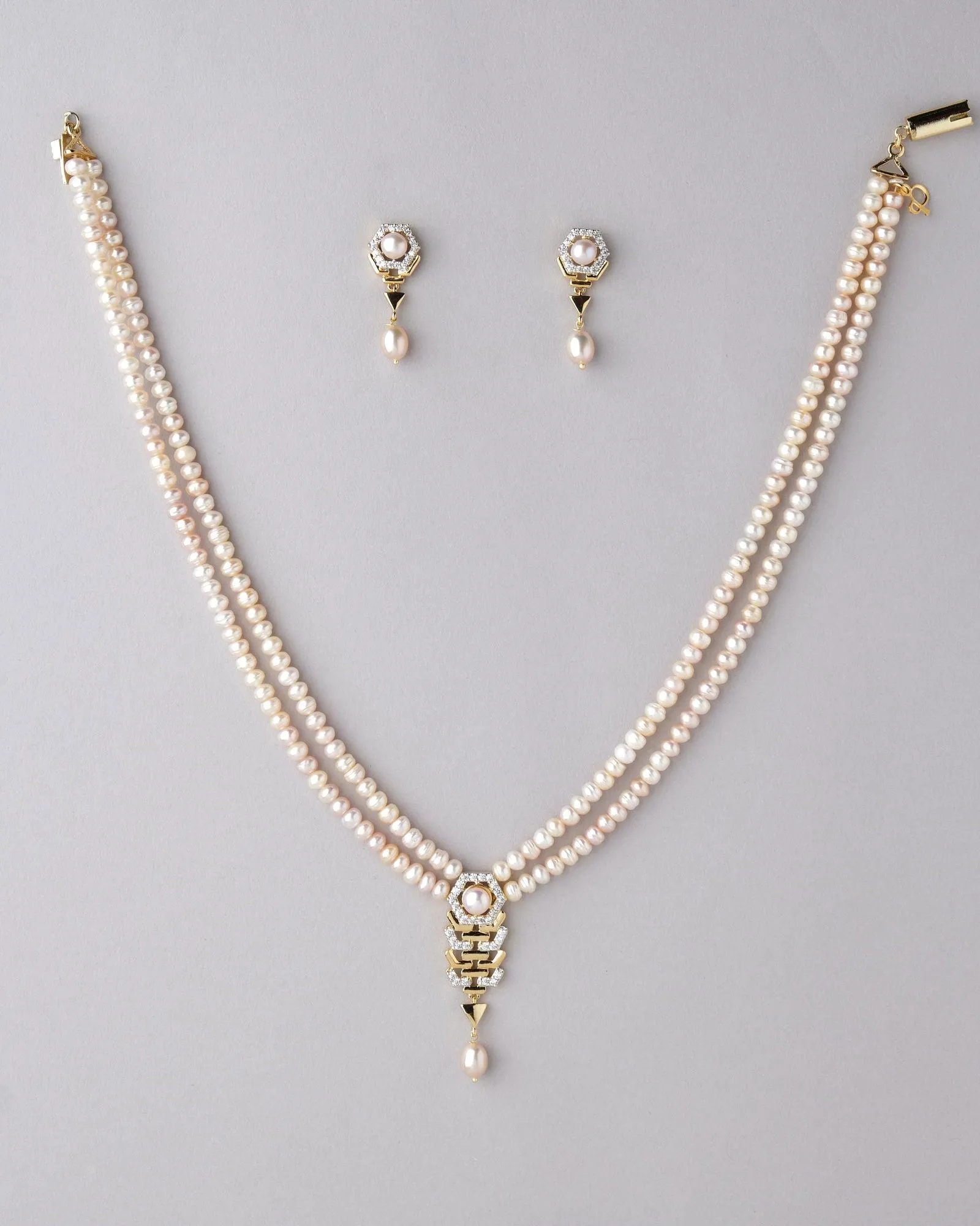 Elegant Pearl Necklace Set