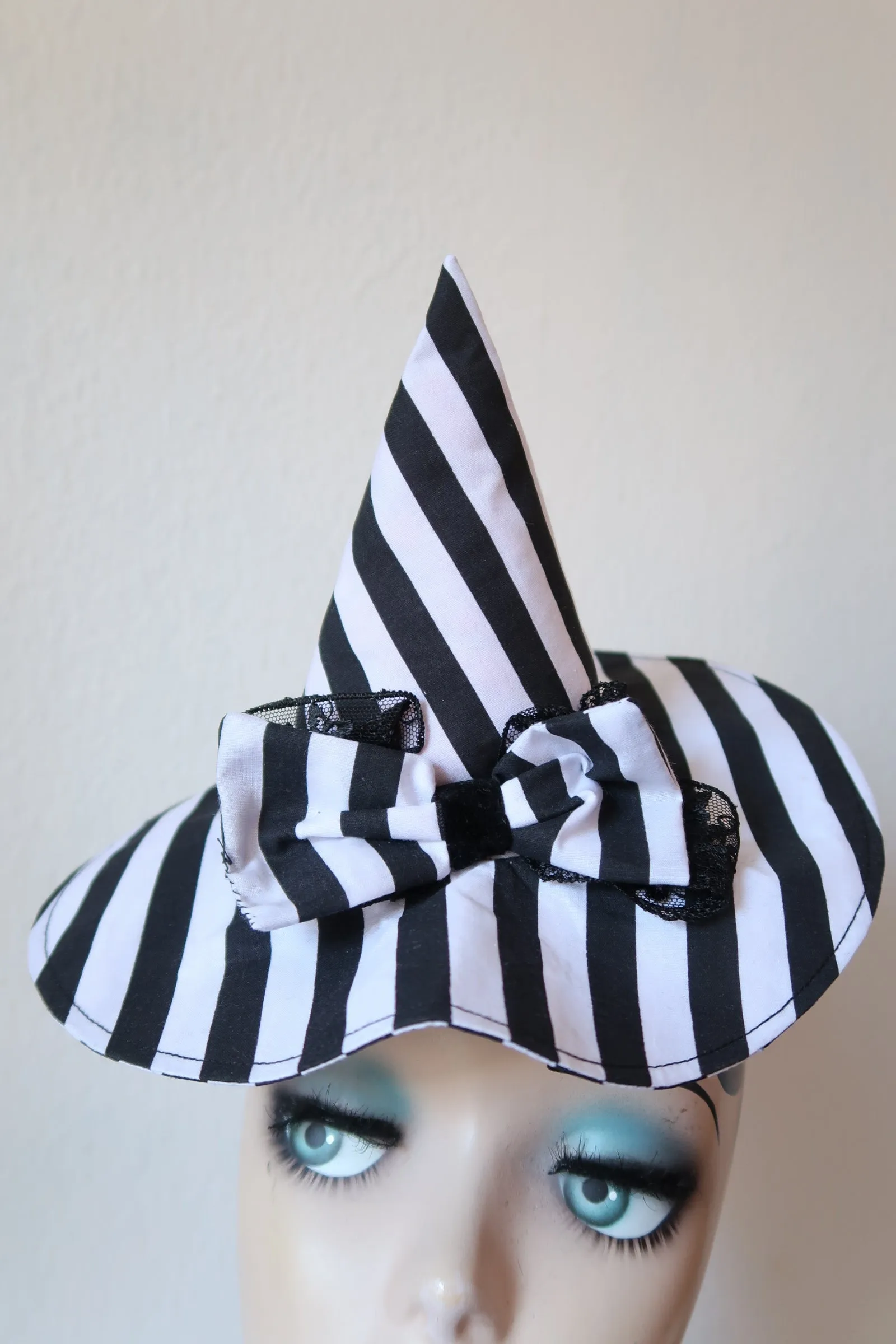 Mini Witch Hat Fascinator (black/white stripe with bow