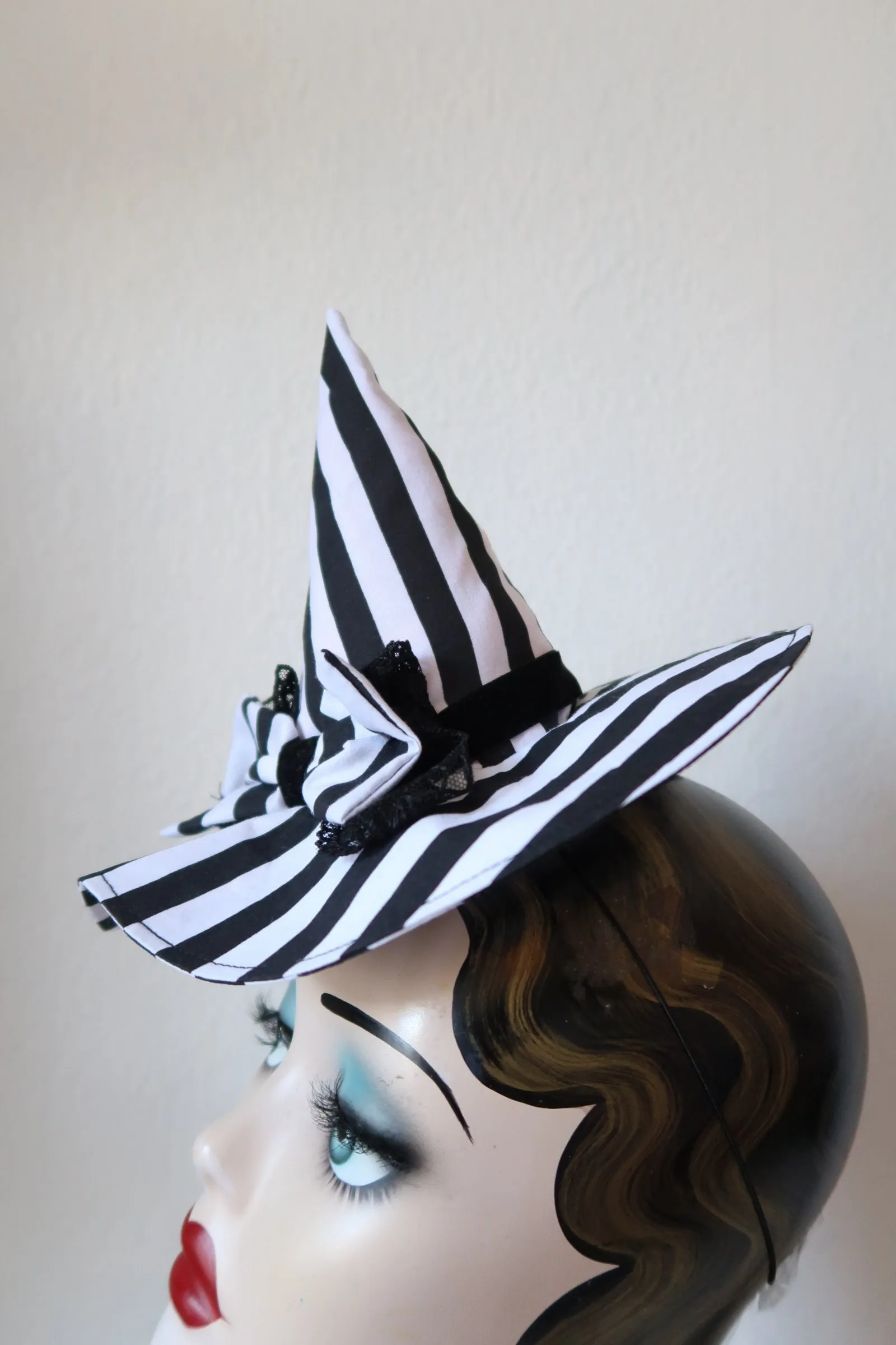 Mini Witch Hat Fascinator (black/white stripe with bow